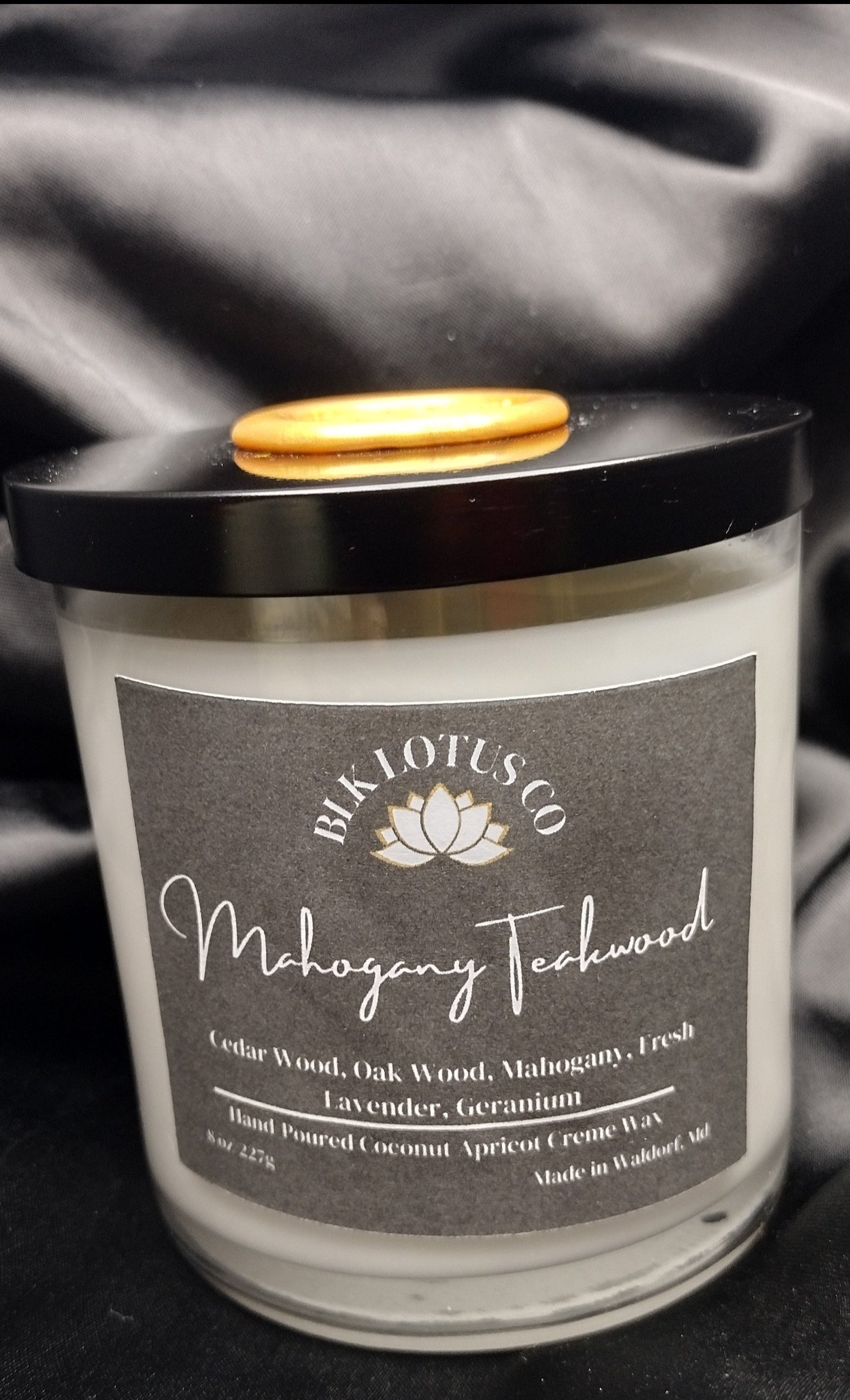 Mahogany Teakwood Elegance: Hand-Poured Luxury Candle