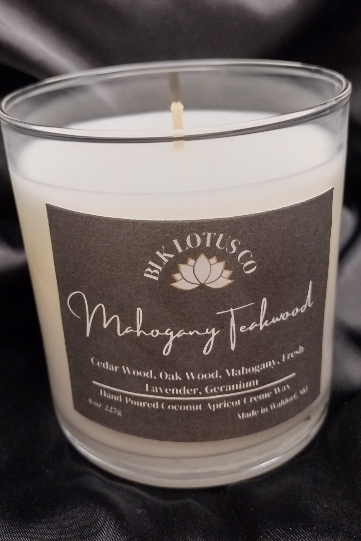 Mahogany Teakwood Elegance: Hand-Poured Luxury Candle