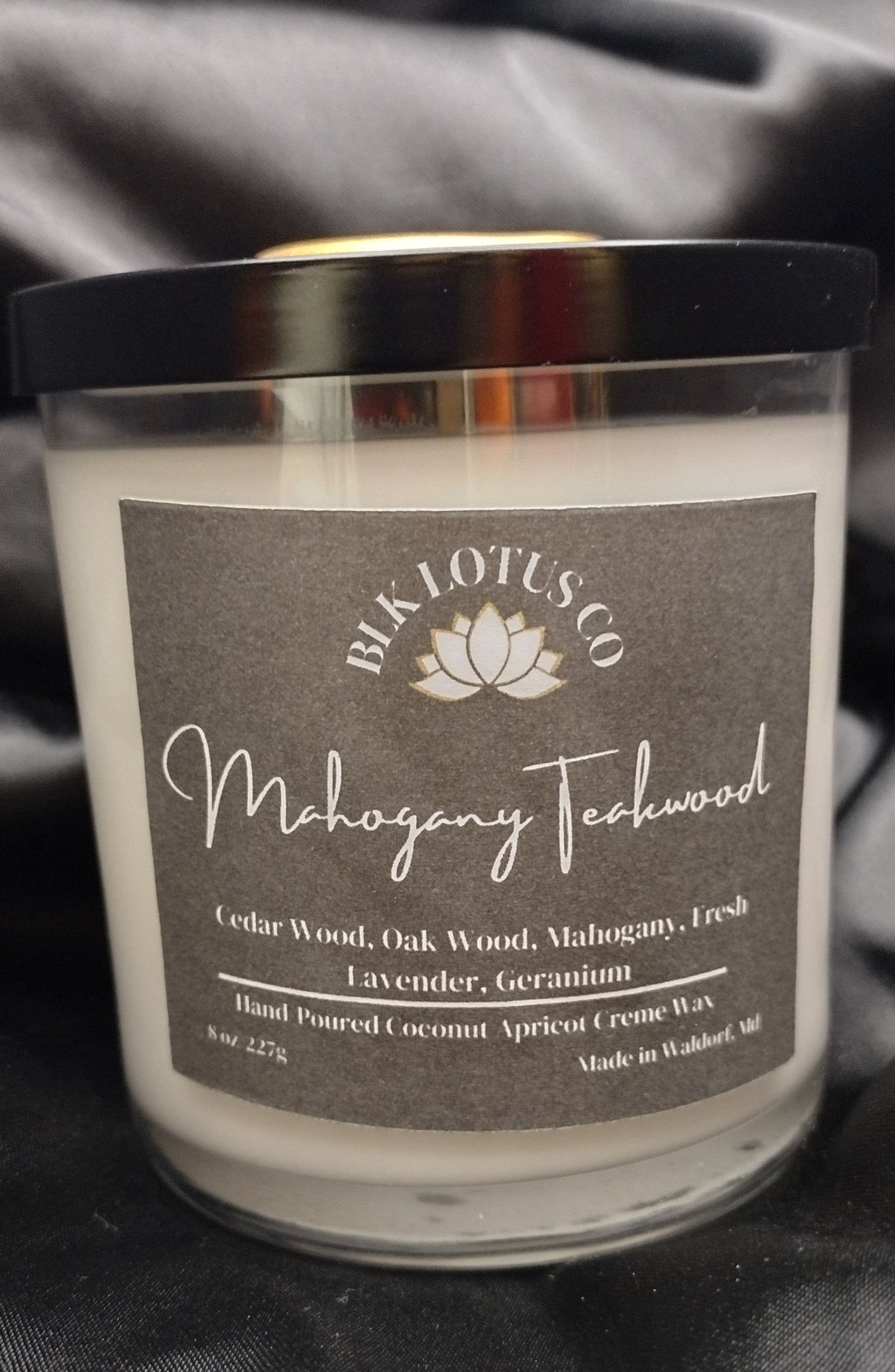 Mahogany Teakwood Elegance: Hand-Poured Luxury Candle