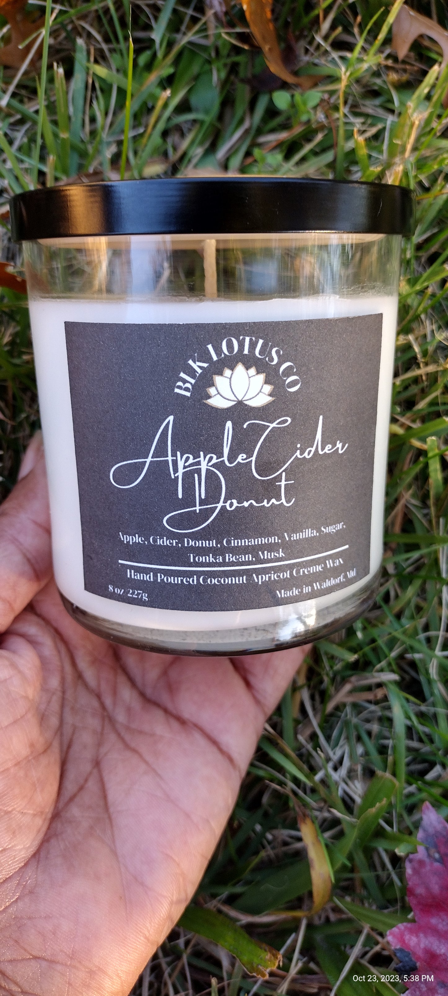 Autumn Delight: 8oz Hand-Poured Apple Cider Donut Luxury Candle